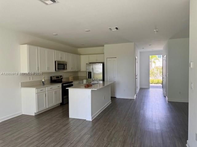 For Rent: $2,400 (3 beds, 2 baths, 1632 Square Feet)