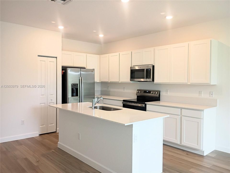 For Rent: $2,400 (3 beds, 2 baths, 1632 Square Feet)