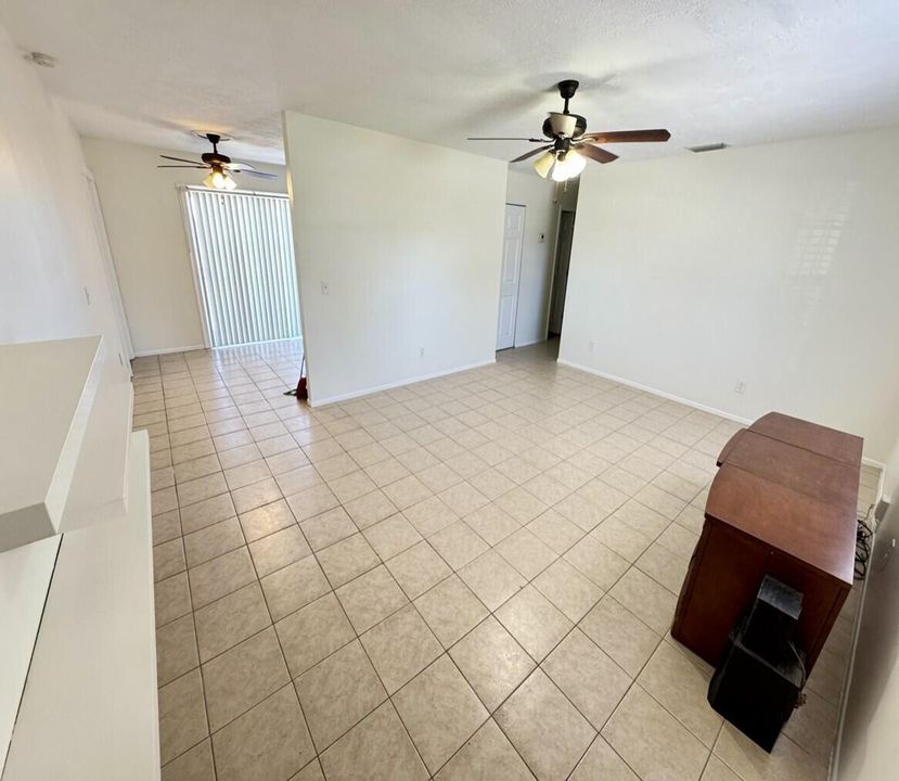 825 SW Canary Living area 3
