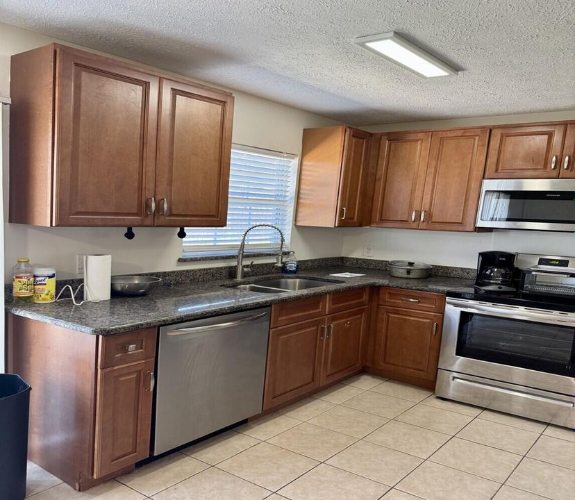 825 SW Canary Kitchen 2 4.24.26