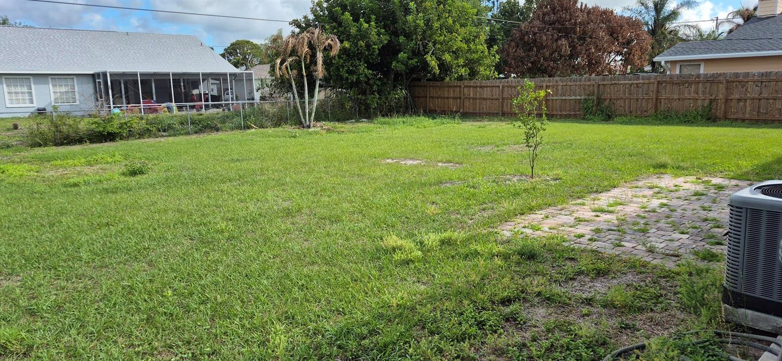 825 SW CANARY FRONT 2
