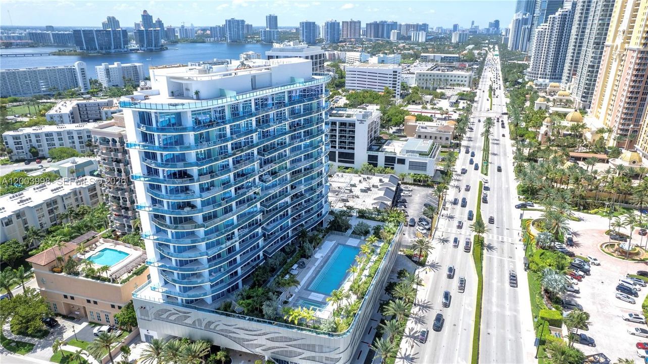 На продажу: $1,590,000 (2 спален, 2 ванн, 1385 Квадратных фут)