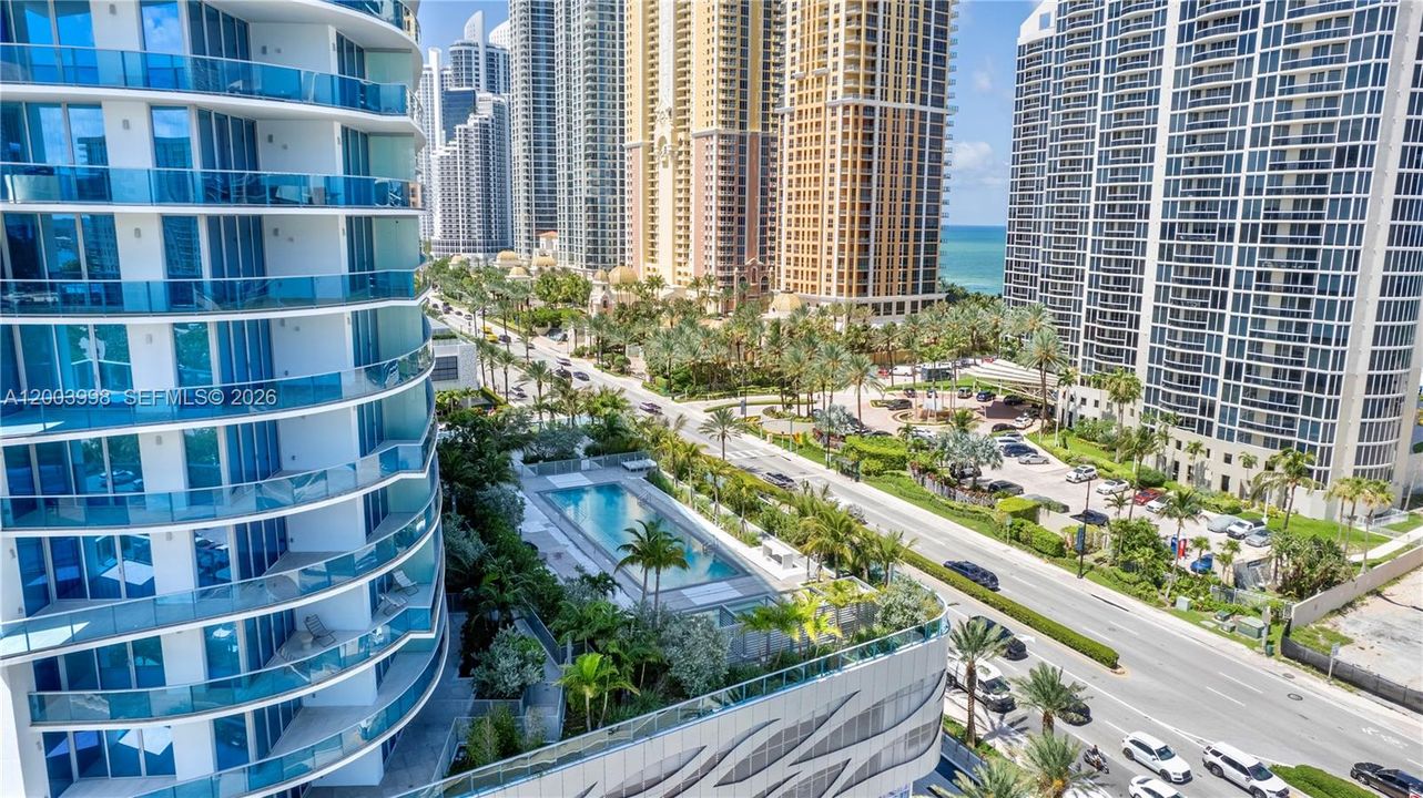 На продажу: $1,590,000 (2 спален, 2 ванн, 1385 Квадратных фут)