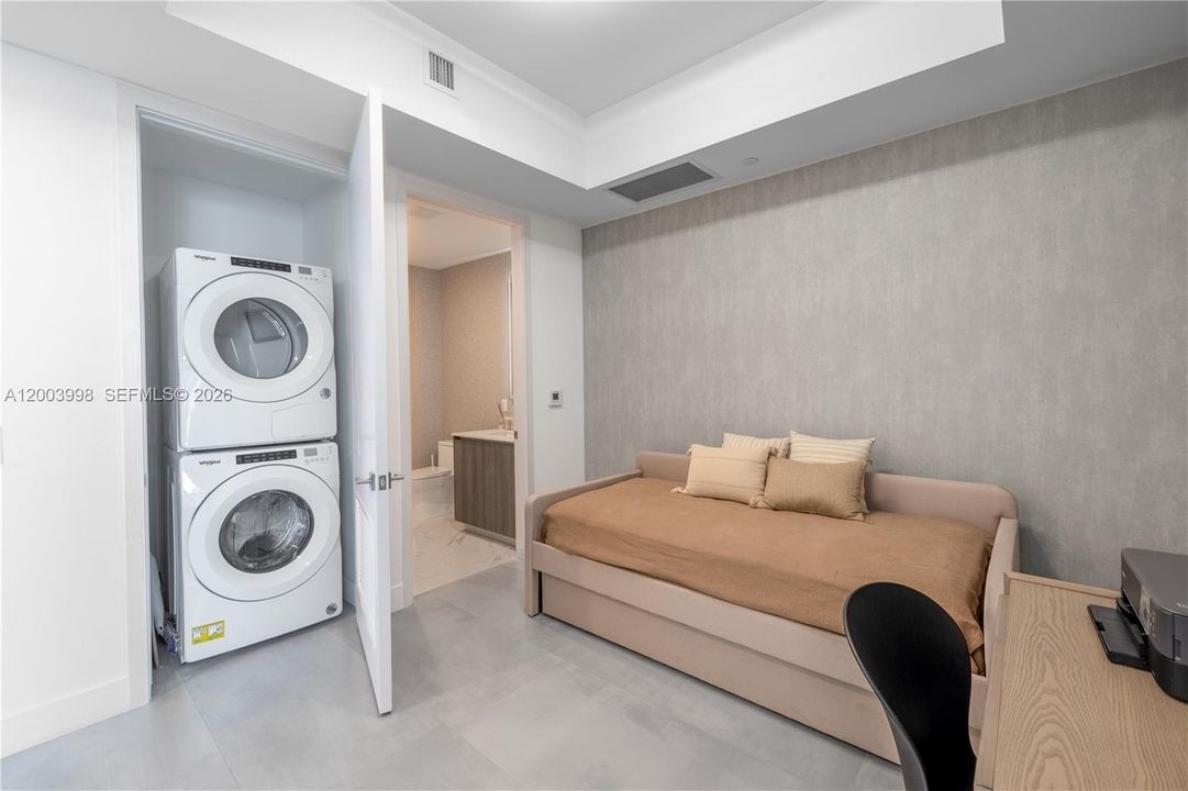 На продажу: $1,590,000 (2 спален, 2 ванн, 1385 Квадратных фут)