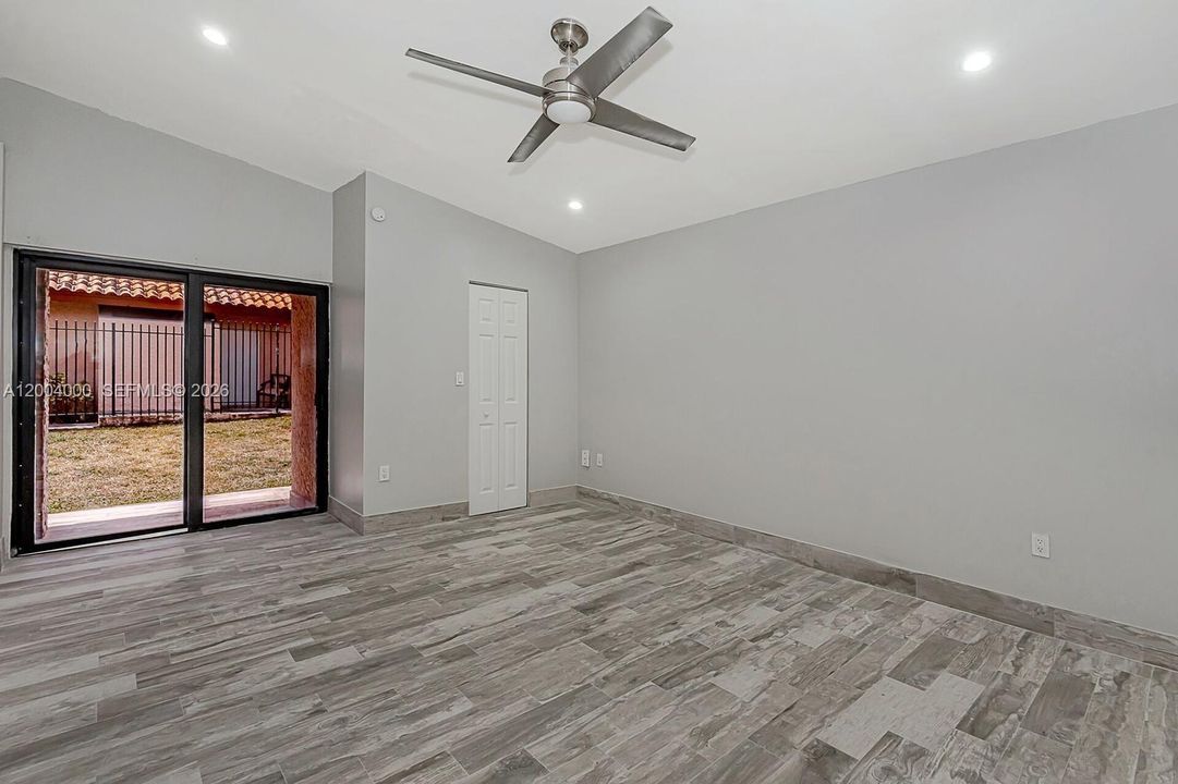 Activo con contrato: $3,500 (4 camas, 2 baños, 1388 Pies cuadrados)