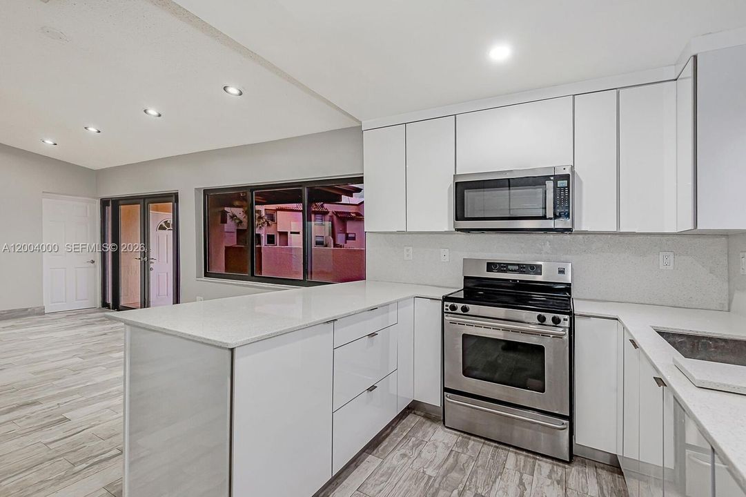 Activo con contrato: $3,500 (4 camas, 2 baños, 1388 Pies cuadrados)