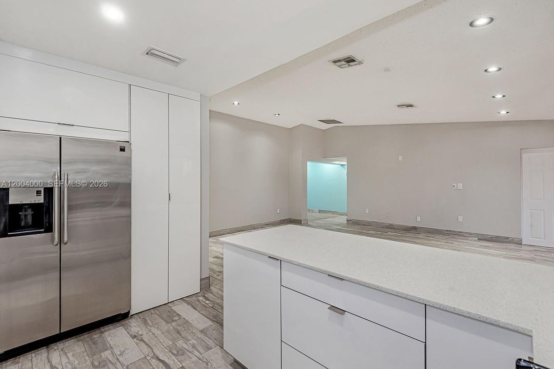 Activo con contrato: $3,500 (4 camas, 2 baños, 1388 Pies cuadrados)