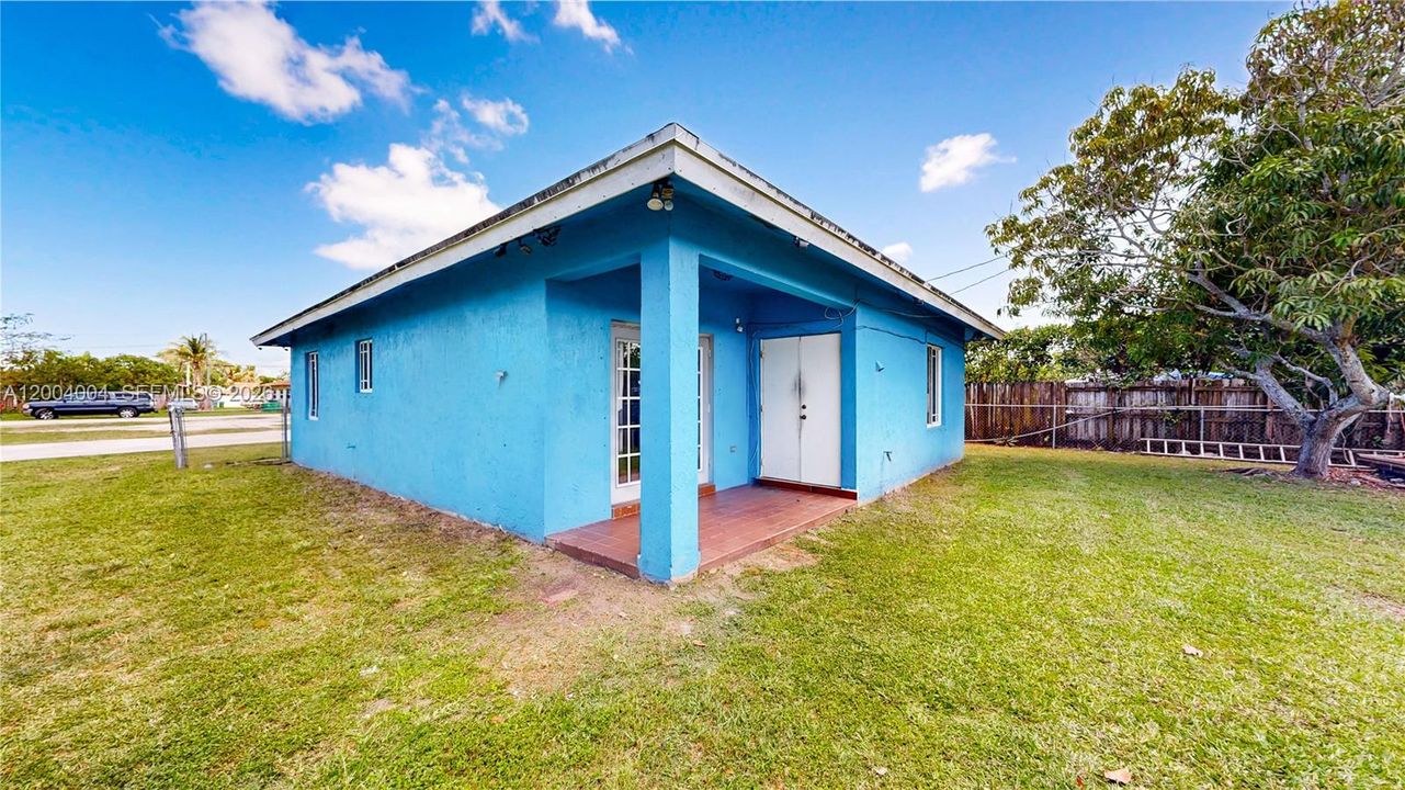 Active With Contract: $480,000 (3 beds, 2 baths, 1346 Square Feet)