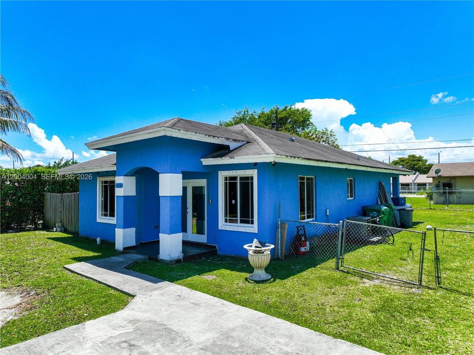 Active With Contract: $480,000 (3 beds, 2 baths, 1346 Square Feet)