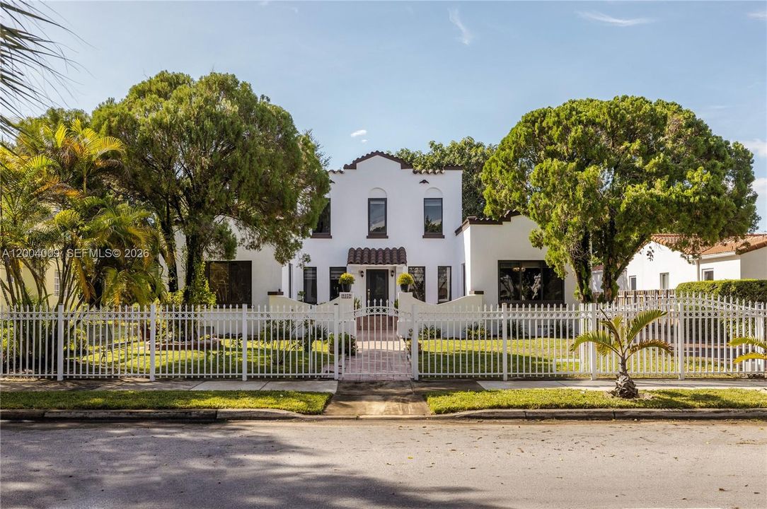 Activo con contrato: $1,195,000 (5 camas, 4 baños, 2050 Pies cuadrados)
