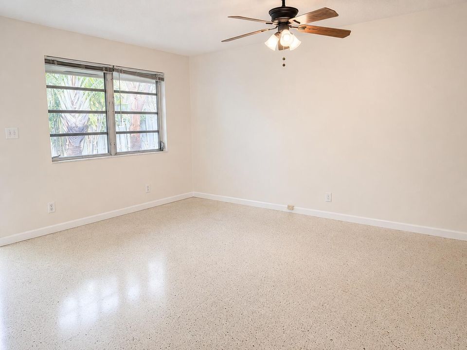 Front unit living room