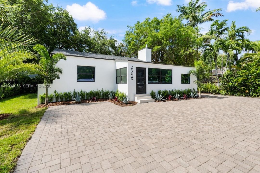 En Venta: $975,000 (3 camas, 2 baños, 1210 Pies cuadrados)