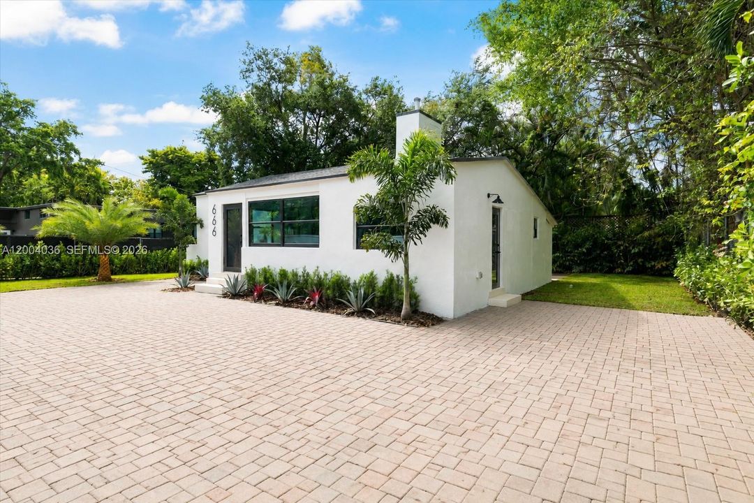 En Venta: $975,000 (3 camas, 2 baños, 1210 Pies cuadrados)
