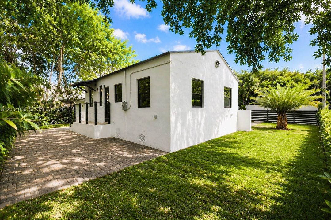 En Venta: $975,000 (3 camas, 2 baños, 1210 Pies cuadrados)