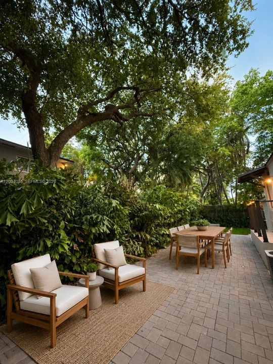 En Venta: $975,000 (3 camas, 2 baños, 1210 Pies cuadrados)