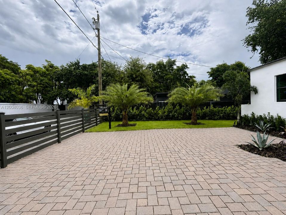 En Venta: $975,000 (3 camas, 2 baños, 1210 Pies cuadrados)