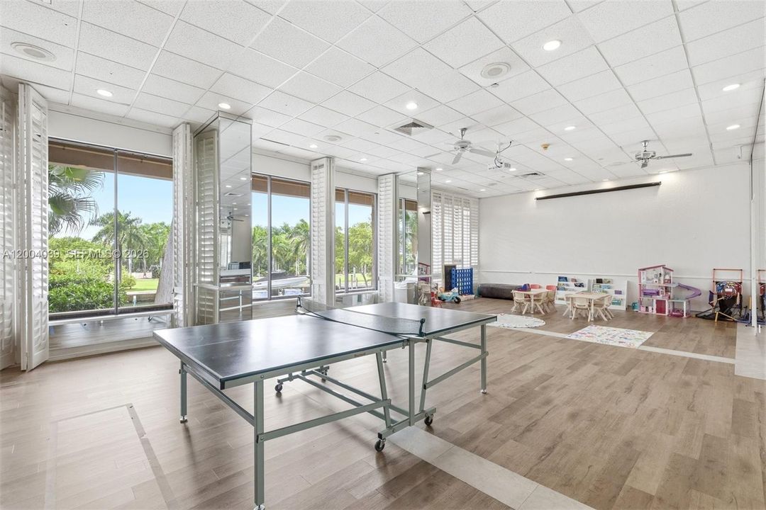 На продажу: $425,000 (2 спален, 3 ванн, 1950 Квадратных фут)