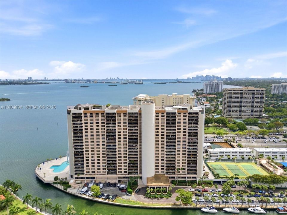 На продажу: $425,000 (2 спален, 3 ванн, 1950 Квадратных фут)