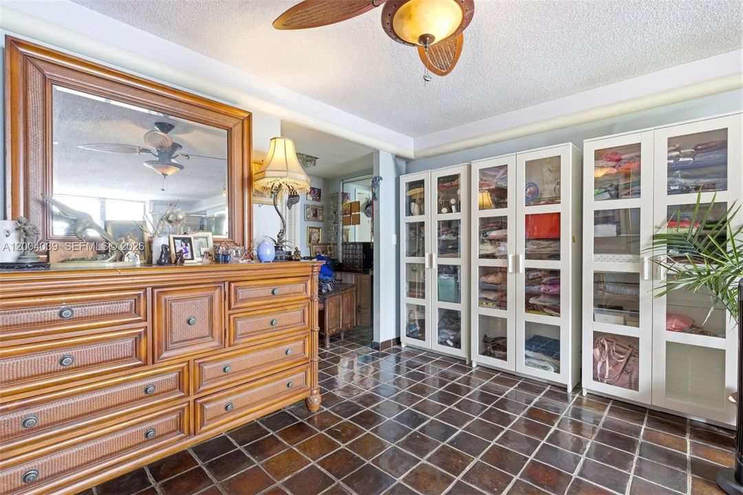 На продажу: $425,000 (2 спален, 3 ванн, 1950 Квадратных фут)