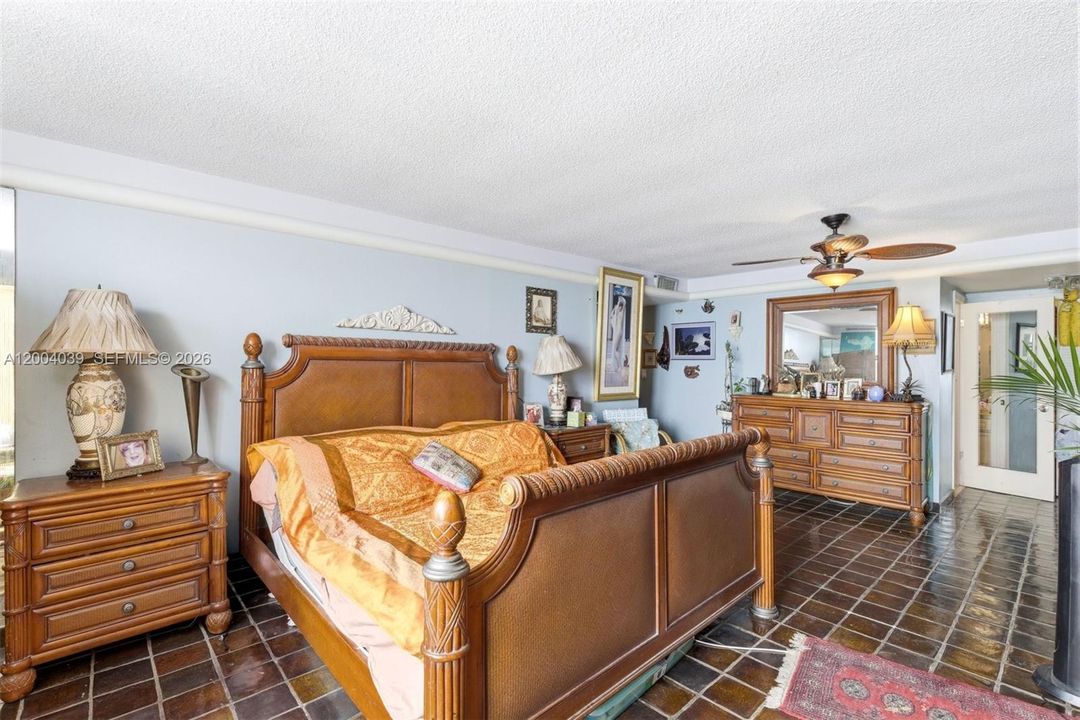 На продажу: $425,000 (2 спален, 3 ванн, 1950 Квадратных фут)