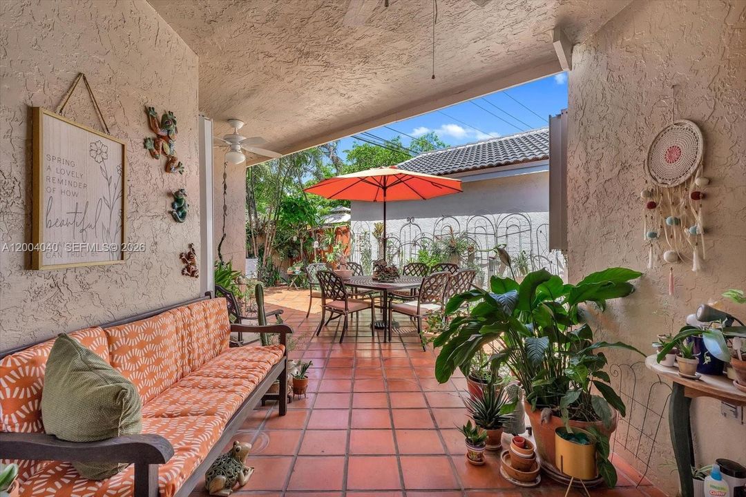 Active With Contract: $580,000 (3 beds, 2 baths, 1256 Square Feet)