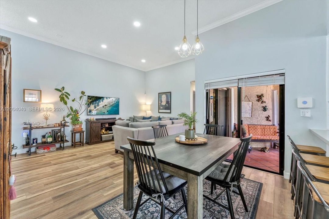 Active With Contract: $580,000 (3 beds, 2 baths, 1256 Square Feet)