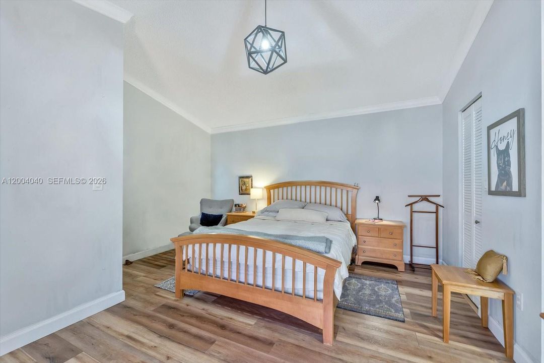 Active With Contract: $580,000 (3 beds, 2 baths, 1256 Square Feet)