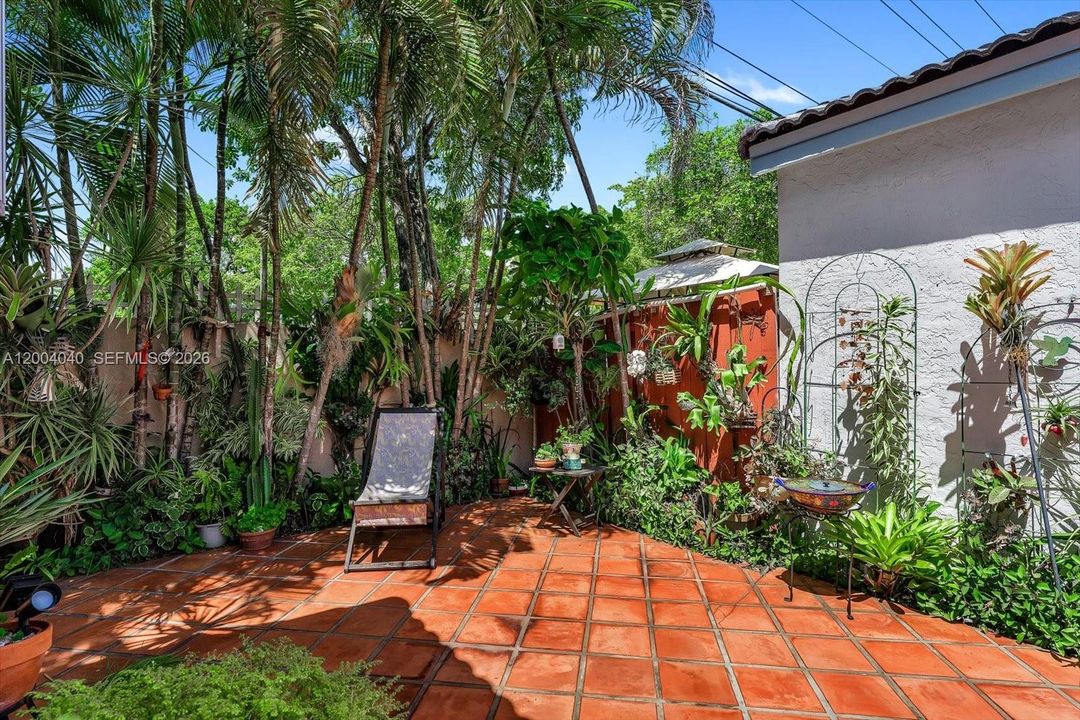 Active With Contract: $580,000 (3 beds, 2 baths, 1256 Square Feet)