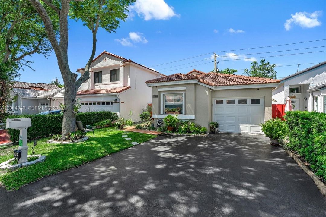 Active With Contract: $580,000 (3 beds, 2 baths, 1256 Square Feet)