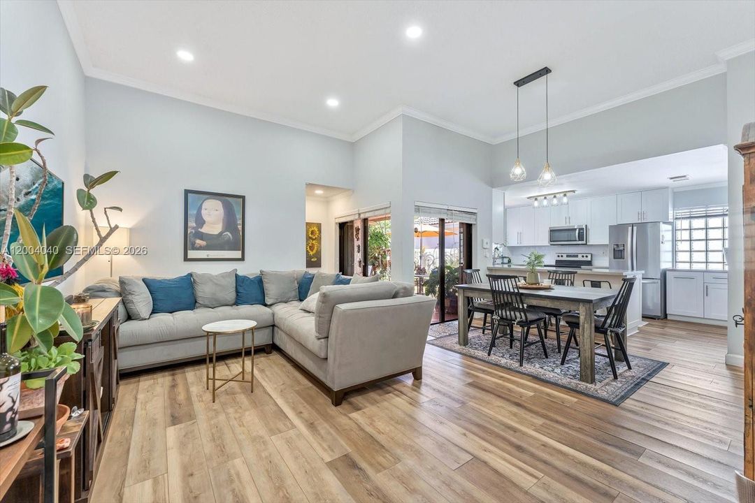 Active With Contract: $580,000 (3 beds, 2 baths, 1256 Square Feet)