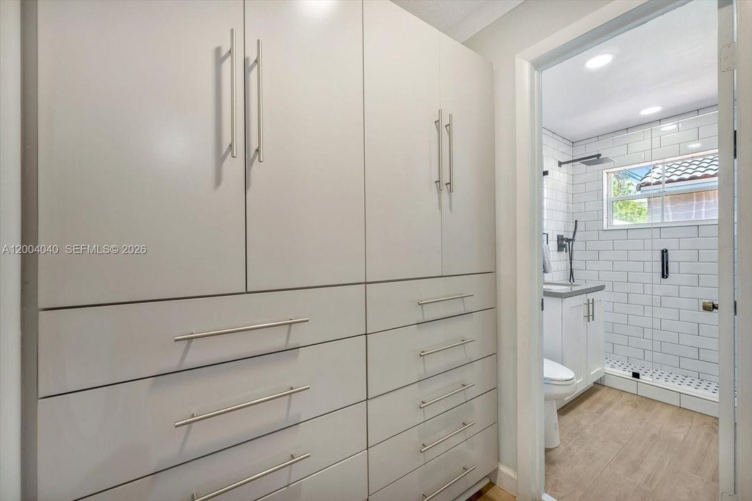 Active With Contract: $580,000 (3 beds, 2 baths, 1256 Square Feet)