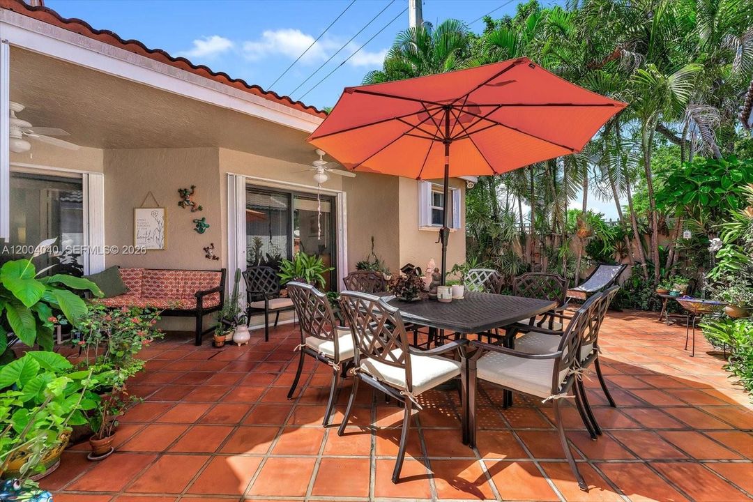 Active With Contract: $580,000 (3 beds, 2 baths, 1256 Square Feet)