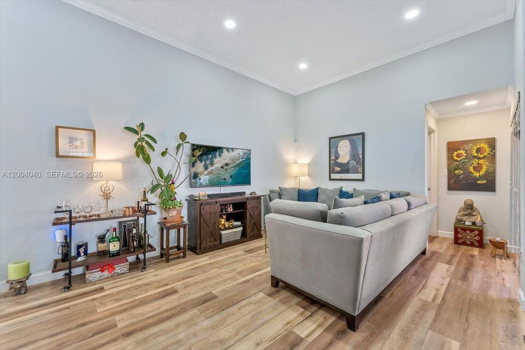Active With Contract: $580,000 (3 beds, 2 baths, 1256 Square Feet)