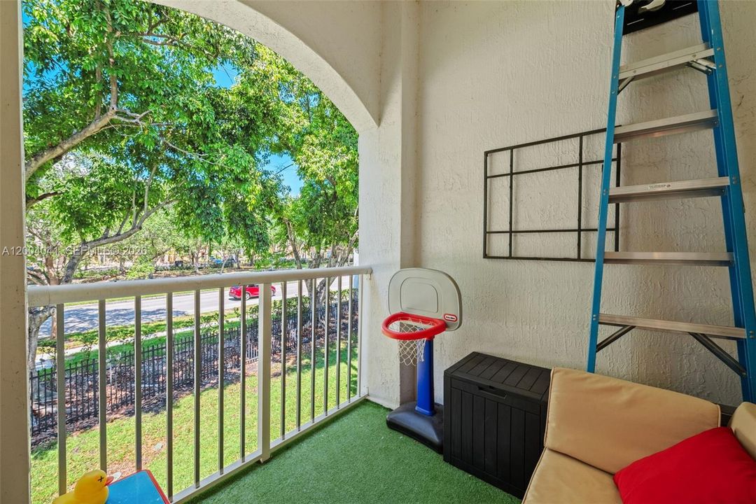 Active With Contract: $389,000 (3 beds, 2 baths, 1340 Square Feet)