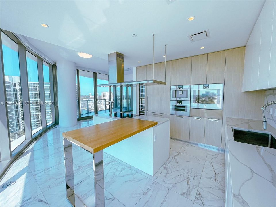 В аренду: $34,000 (4 спален, 5 ванн, 3204 Квадратных фут)