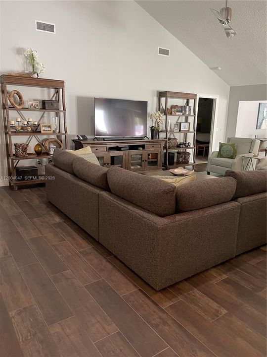 For Rent: $9,500 (3 beds, 2 baths, 2250 Square Feet)