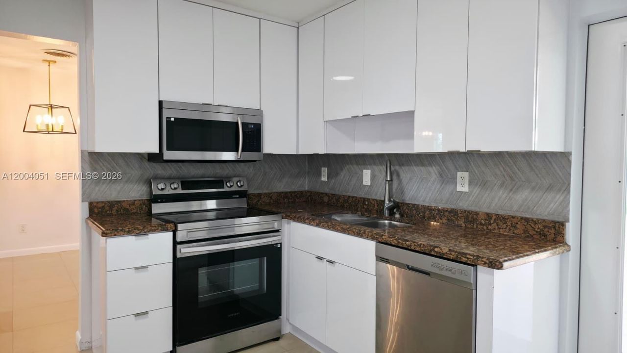 Active With Contract: $4,300 (4 beds, 3 baths, 1949 Square Feet)
