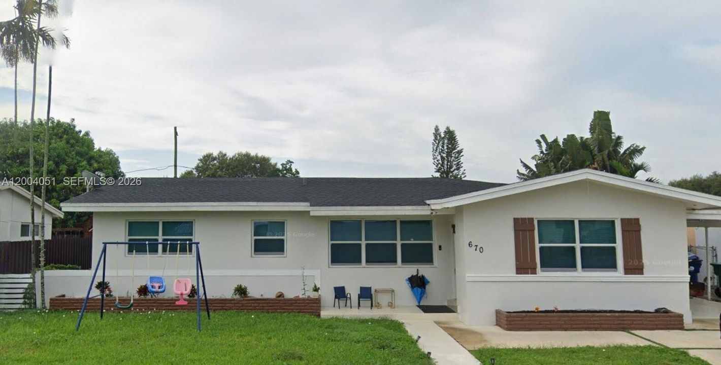 Active With Contract: $4,300 (4 beds, 3 baths, 1949 Square Feet)