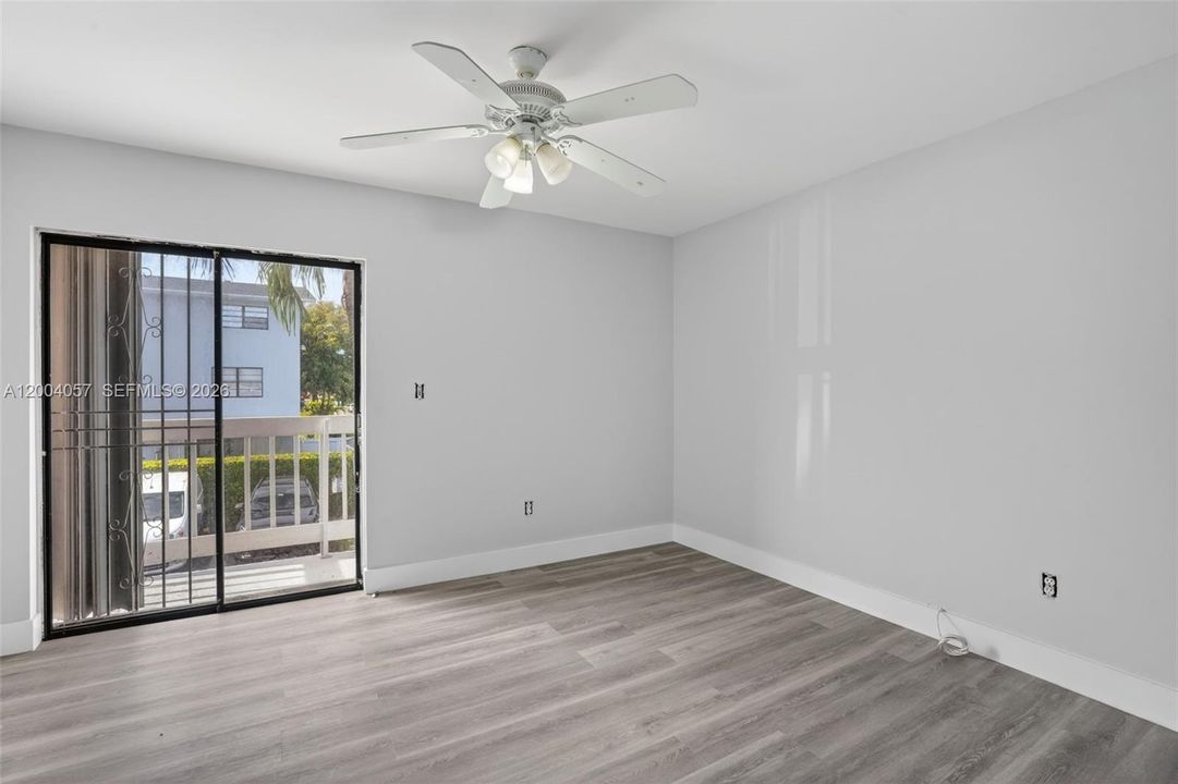 Vendido Recientemente: $299,900 (2 camas, 1 baños, 924 Pies cuadrados)