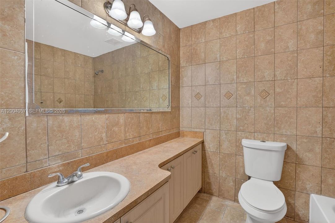 Vendido Recientemente: $299,900 (2 camas, 1 baños, 924 Pies cuadrados)