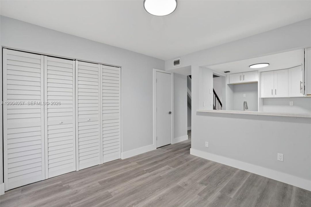 Vendido Recientemente: $299,900 (2 camas, 1 baños, 924 Pies cuadrados)