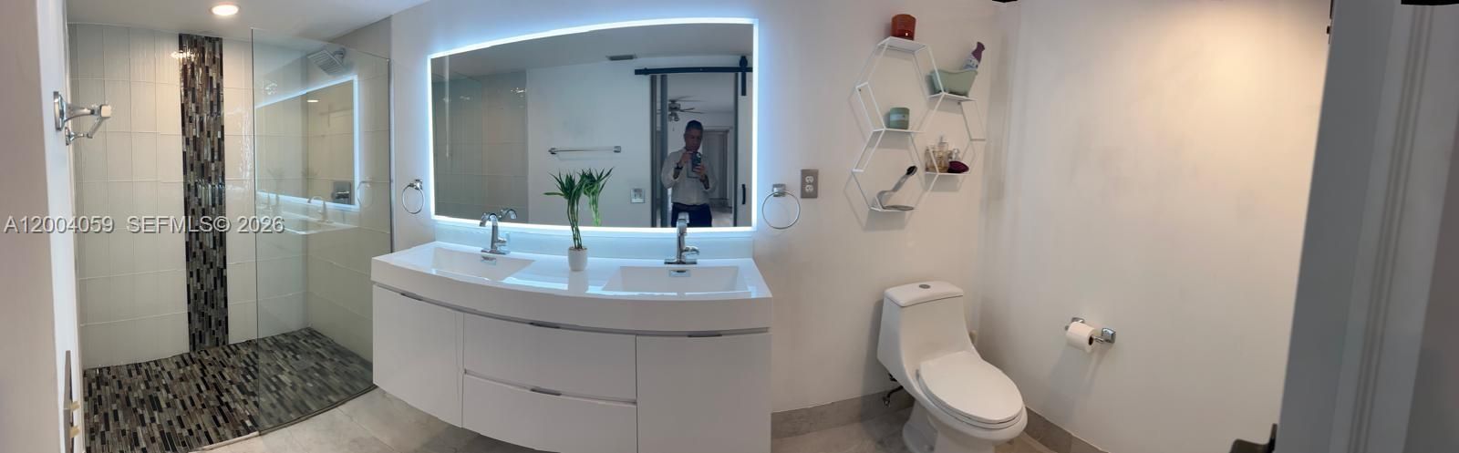 Activo con contrato: $459,900 (3 camas, 2 baños, 1654 Pies cuadrados)