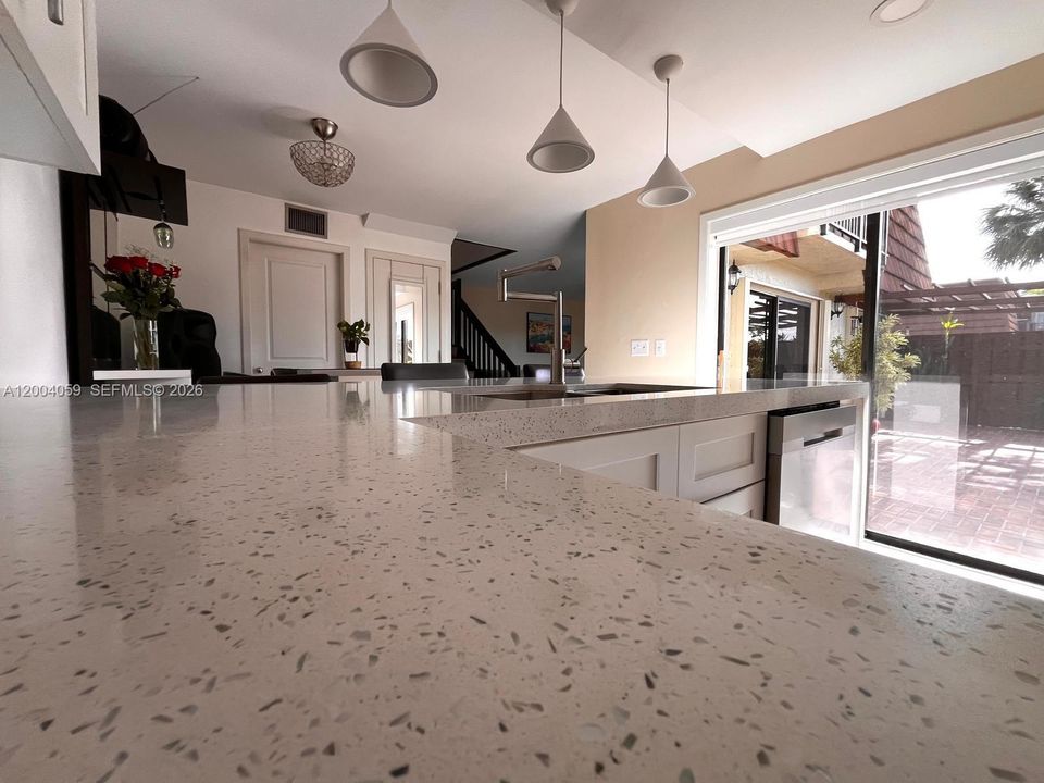 Activo con contrato: $459,900 (3 camas, 2 baños, 1654 Pies cuadrados)