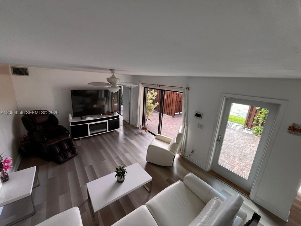 Activo con contrato: $459,900 (3 camas, 2 baños, 1654 Pies cuadrados)