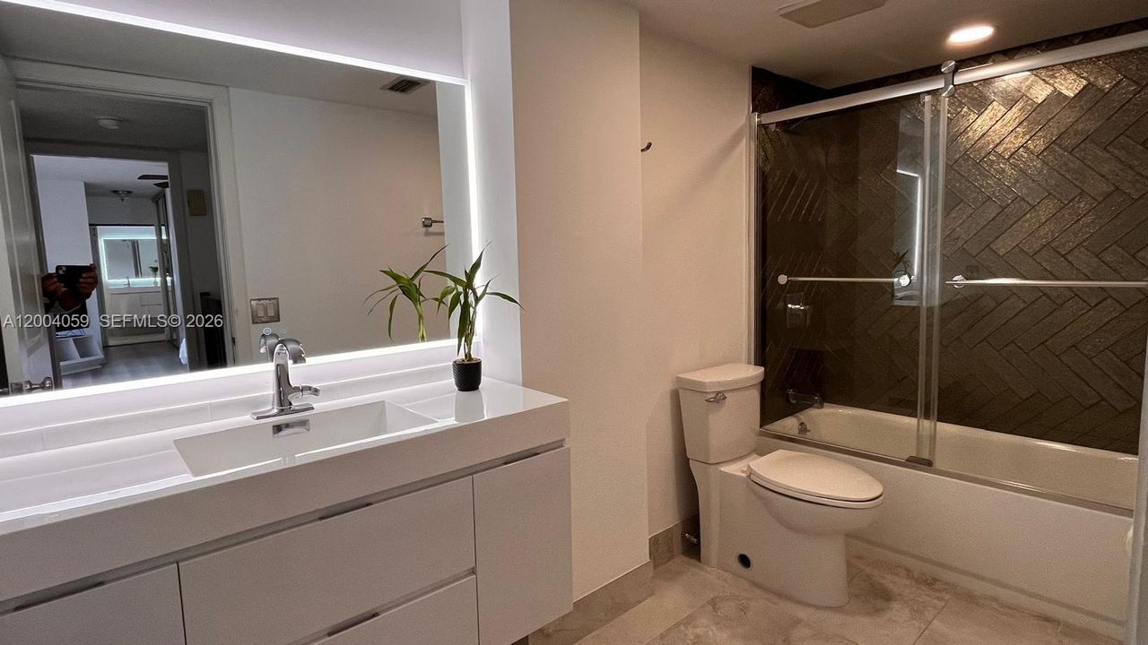 Activo con contrato: $459,900 (3 camas, 2 baños, 1654 Pies cuadrados)