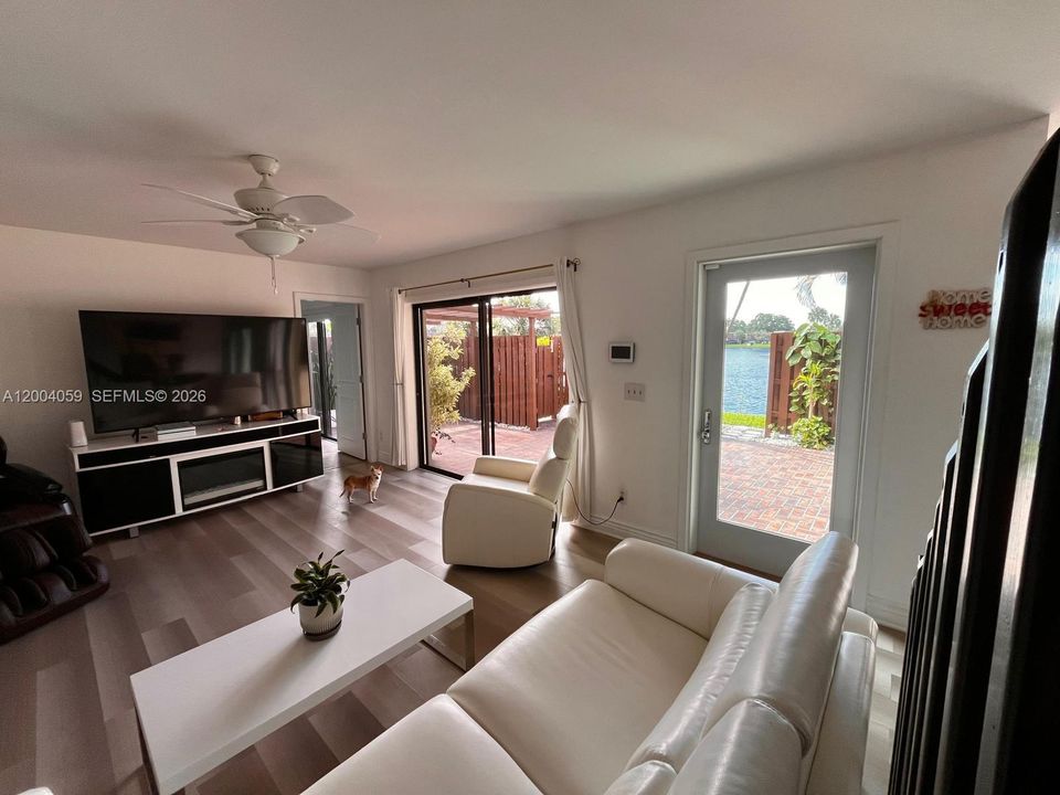 Activo con contrato: $459,900 (3 camas, 2 baños, 1654 Pies cuadrados)