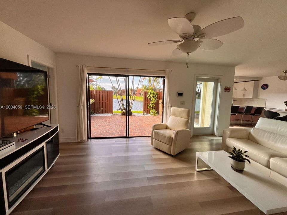Activo con contrato: $459,900 (3 camas, 2 baños, 1654 Pies cuadrados)