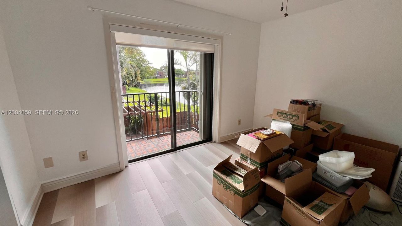 Activo con contrato: $459,900 (3 camas, 2 baños, 1654 Pies cuadrados)