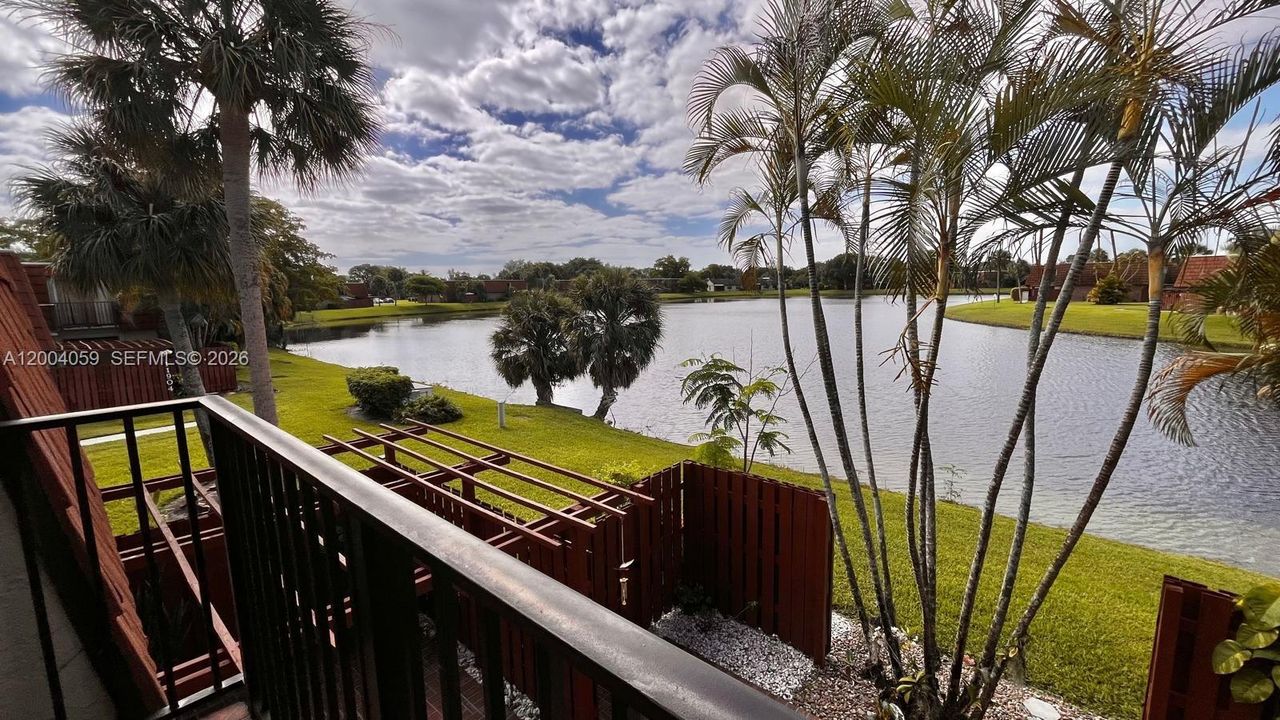 Activo con contrato: $459,900 (3 camas, 2 baños, 1654 Pies cuadrados)
