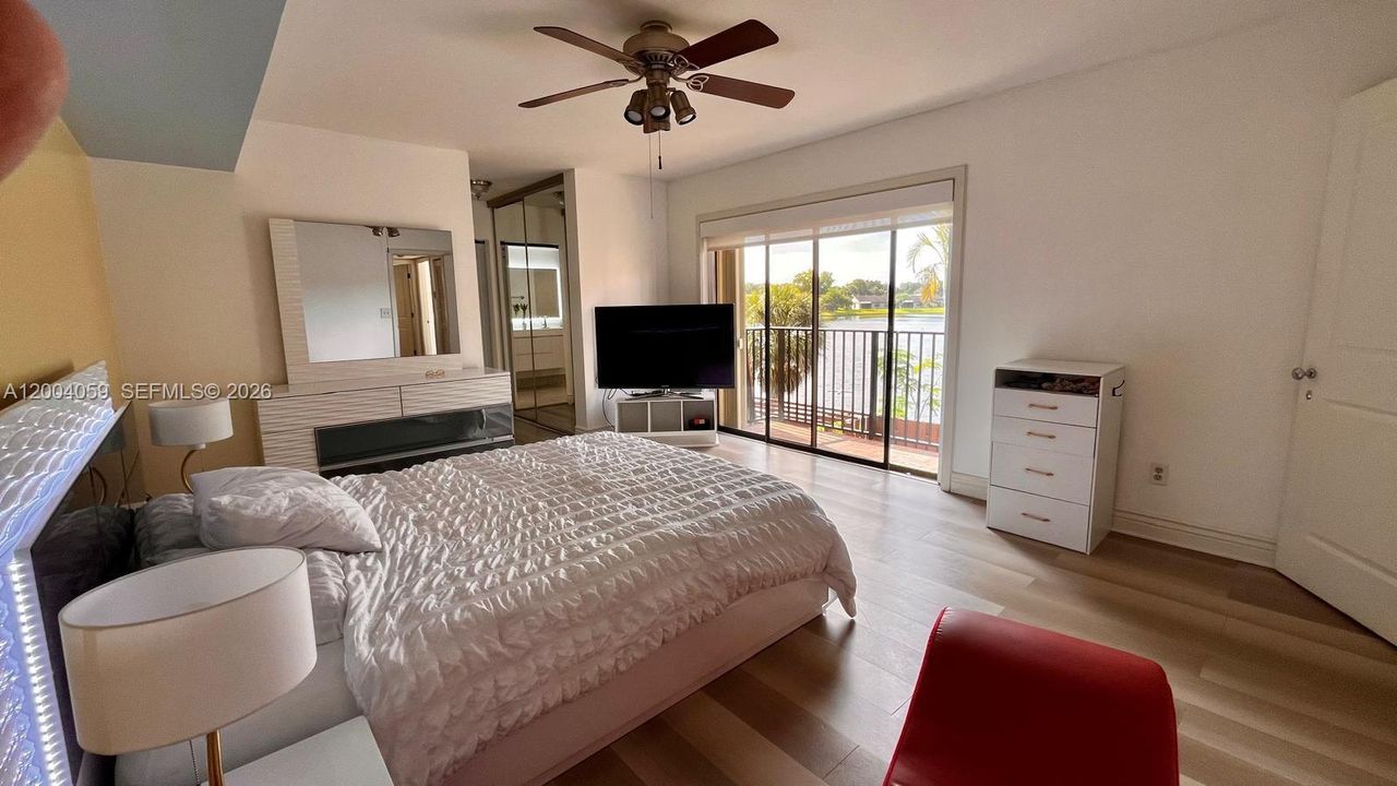 Activo con contrato: $459,900 (3 camas, 2 baños, 1654 Pies cuadrados)